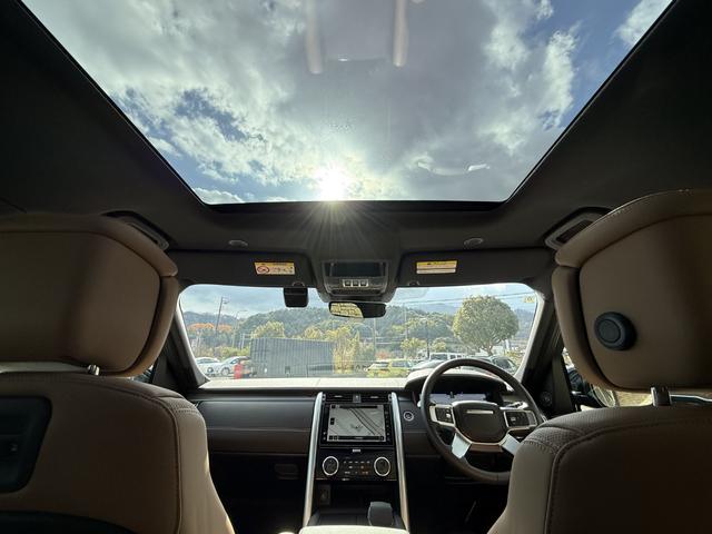 ディスカバリー ダイナミック　ＨＳＥ　Ｄ３５０　パノラマスライディングルーフ　２２インチブラックホイール　マトリクスＬＥＤライト　キャラウェイインテリア（ウィンザーレザーＭＰ４シートＨ）　プライバシーガラス　７シーター　ＨＵＤ　ルーフレール（4枚目）