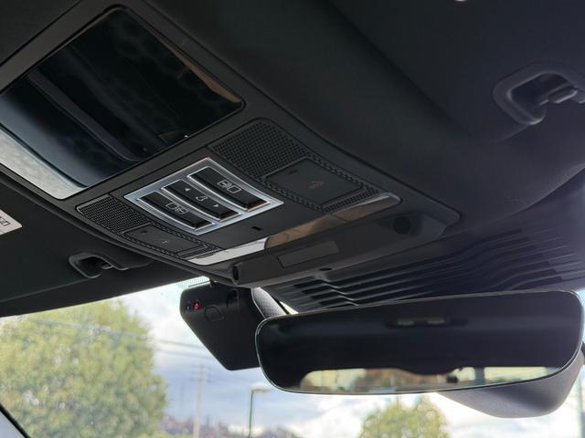 ディスカバリー ダイナミック　ＨＳＥ　Ｄ３５０　パノラマスライディングルーフ　２２インチブラックホイール　マトリクスＬＥＤライト　キャラウェイインテリア（ウィンザーレザーＭＰ４シートＨ）　プライバシーガラス　７シーター　ＨＵＤ　ルーフレール（25枚目）