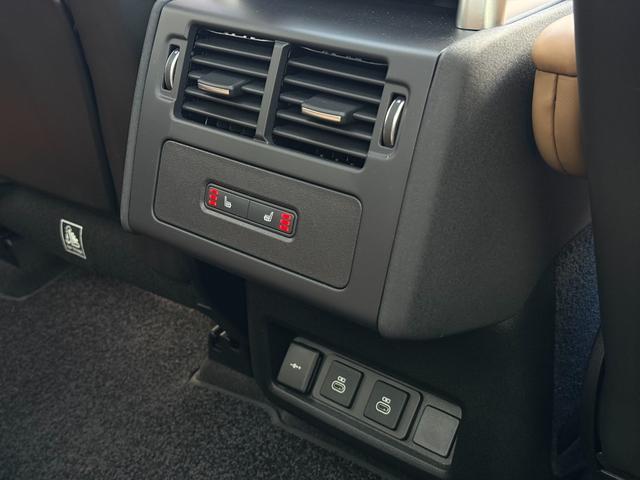 ディスカバリー ダイナミック　ＨＳＥ　Ｄ３５０　パノラマスライディングルーフ　２２インチブラックホイール　マトリクスＬＥＤライト　キャラウェイインテリア（ウィンザーレザーＭＰ４シートＨ）　プライバシーガラス　７シーター　ＨＵＤ　ルーフレール（29枚目）