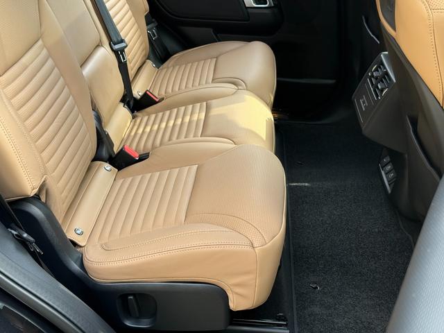 ディスカバリー ダイナミック　ＨＳＥ　Ｄ３５０　パノラマスライディングルーフ　２２インチブラックホイール　マトリクスＬＥＤライト　キャラウェイインテリア（ウィンザーレザーＭＰ４シートＨ）　プライバシーガラス　７シーター　ＨＵＤ　ルーフレール（30枚目）