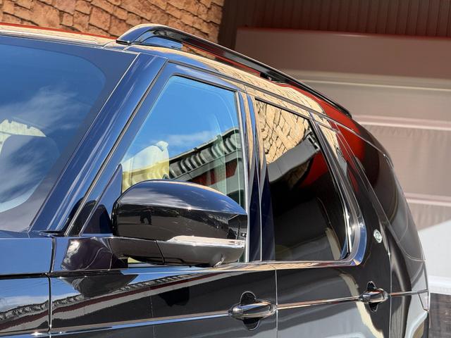 ディスカバリー ダイナミック　ＨＳＥ　Ｄ３５０　パノラマスライディングルーフ　２２インチブラックホイール　マトリクスＬＥＤライト　キャラウェイインテリア（ウィンザーレザーＭＰ４シートＨ）　プライバシーガラス　７シーター　ＨＵＤ　ルーフレール（43枚目）