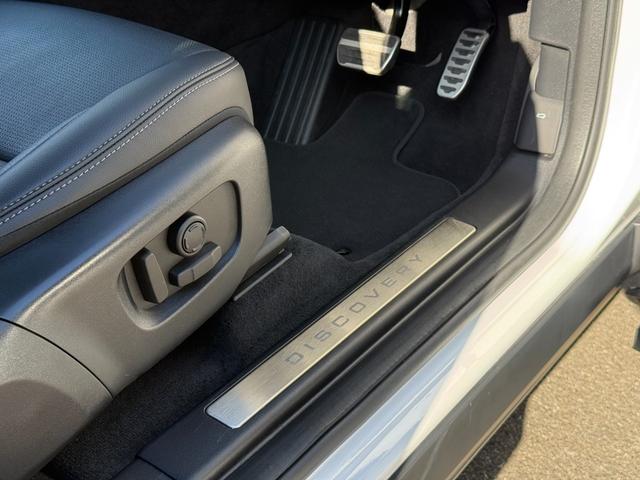ディスカバリースポーツ ダイナミック　ＳＥ　Ｄ２００　固定式パノラミックルーフ　コントラストルーフ　プライバシーガラス　２０インチブラックホイール　５＋２シート　２列目シートスライド＆リクライニング　ＬＥＤヘッドライト（オートハイビーム）　Ｐテールゲート（12枚目）