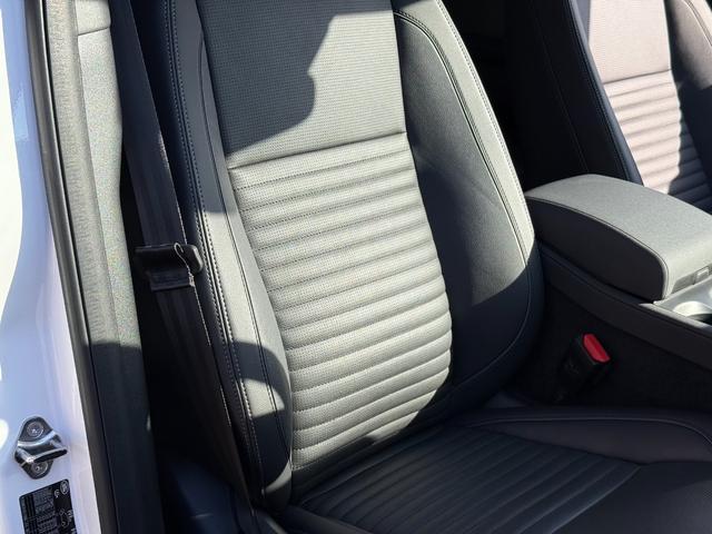 ディスカバリースポーツ ダイナミック　ＳＥ　Ｄ２００　固定式パノラミックルーフ　コントラストルーフ　プライバシーガラス　２０インチブラックホイール　５＋２シート　２列目シートスライド＆リクライニング　ＬＥＤヘッドライト（オートハイビーム）　Ｐテールゲート（14枚目）