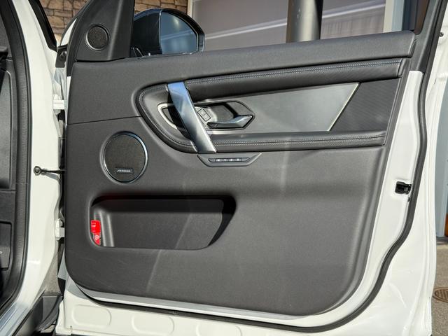 ディスカバリースポーツ ダイナミック　ＳＥ　Ｄ２００　固定式パノラミックルーフ　コントラストルーフ　プライバシーガラス　２０インチブラックホイール　５＋２シート　２列目シートスライド＆リクライニング　ＬＥＤヘッドライト（オートハイビーム）　Ｐテールゲート（15枚目）