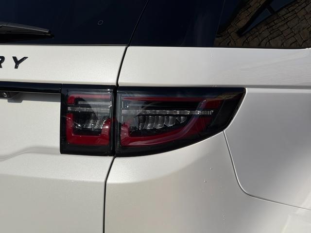 ディスカバリースポーツ ダイナミック　ＳＥ　Ｄ２００　固定式パノラミックルーフ　コントラストルーフ　プライバシーガラス　２０インチブラックホイール　５＋２シート　２列目シートスライド＆リクライニング　ＬＥＤヘッドライト（オートハイビーム）　Ｐテールゲート（57枚目）