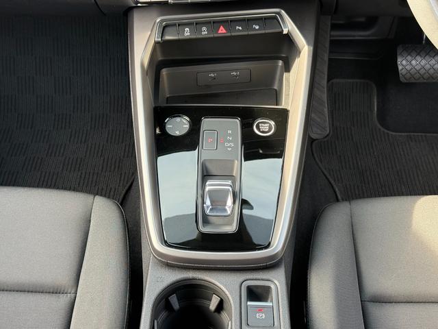 Ａ３ スポーツバック３０ＴＦＳＩアドバンスド　コンビニエンス＆アシスタンスＰ　スマホインターフェース　バーチャルコックピット　純正ＭＭＩナビＴＶ　パワーシートヒーター　ＬＥＤライト　アウディプレセンス　アドバンスドキー　リアカメラ　パークアシスト（13枚目）