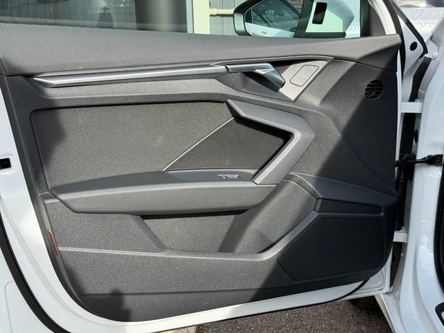 Ａ３ スポーツバック３０ＴＦＳＩアドバンスド　コンビニエンス＆アシスタンスＰ　スマホインターフェース　バーチャルコックピット　純正ＭＭＩナビＴＶ　パワーシートヒーター　ＬＥＤライト　アウディプレセンス　アドバンスドキー　リアカメラ　パークアシスト（22枚目）