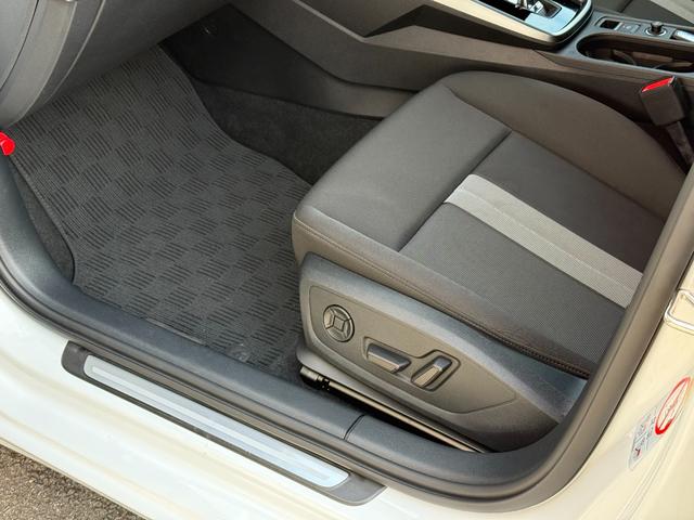 Ａ３ スポーツバック３０ＴＦＳＩアドバンスド　コンビニエンス＆アシスタンスＰ　スマホインターフェース　バーチャルコックピット　純正ＭＭＩナビＴＶ　パワーシートヒーター　ＬＥＤライト　アウディプレセンス　アドバンスドキー　リアカメラ　パークアシスト（25枚目）