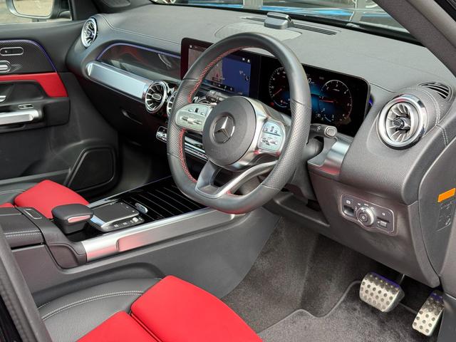 ＧＬＢ ＧＬＢ２００ｄ　４マチック　ＡＭＧラインパッケージ　レザーＥＸ＆アドバンスドＰ　パノラミックスライディングルーフ　クラシックレッドレザーＭＰシートＨ　ヘッドアップディスプレイ　３６０°カメラ　アンビエントライト　ワイヤレスチャージ　マルチビームＬＥＤ（4枚目）