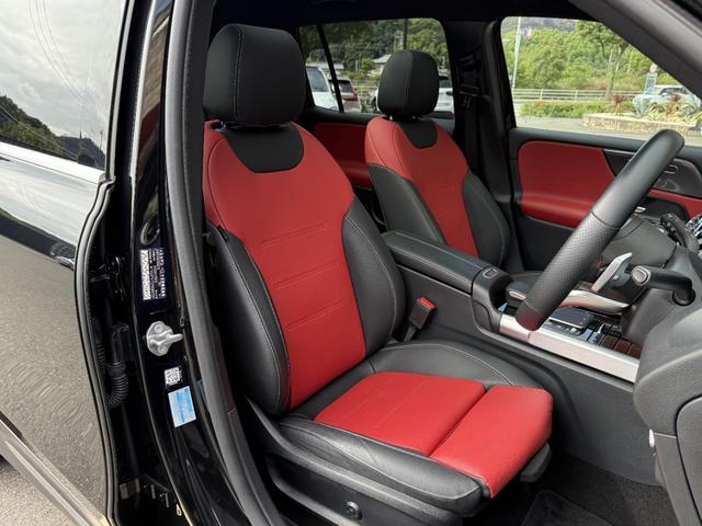 ＧＬＢ ＧＬＢ２００ｄ　４マチック　ＡＭＧラインパッケージ　レザーＥＸ＆アドバンスドＰ　パノラミックスライディングルーフ　クラシックレッドレザーＭＰシートＨ　ヘッドアップディスプレイ　３６０°カメラ　アンビエントライト　ワイヤレスチャージ　マルチビームＬＥＤ（5枚目）