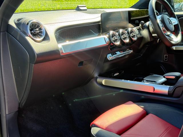 ＧＬＢ ＧＬＢ２００ｄ　４マチック　ＡＭＧラインパッケージ　レザーＥＸ＆アドバンスドＰ　パノラミックスライディングルーフ　クラシックレッドレザーＭＰシートＨ　ヘッドアップディスプレイ　３６０°カメラ　アンビエントライト　ワイヤレスチャージ　マルチビームＬＥＤ（27枚目）