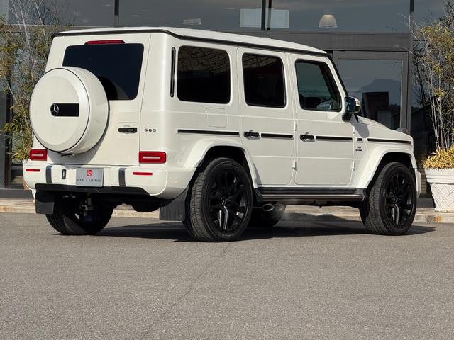 Ｇクラス Ｇ６３　Ｇｍａｎｕｆａｋｔｕｒプログラムプラス　ボディ同色スペアタイヤリング　マットブラック２１インチホイール　チタニウムグレー／ブラックナッパレザーＭＰ４シートＨ　Ｆベンチレーション＆マッサージー（3枚目）