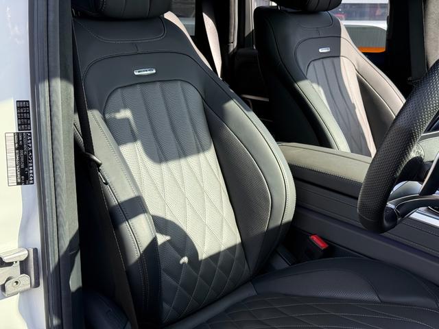 Ｇクラス Ｇ６３　Ｇｍａｎｕｆａｋｔｕｒプログラムプラス　ボディ同色スペアタイヤリング　マットブラック２１インチホイール　チタニウムグレー／ブラックナッパレザーＭＰ４シートＨ　Ｆベンチレーション＆マッサージー（17枚目）