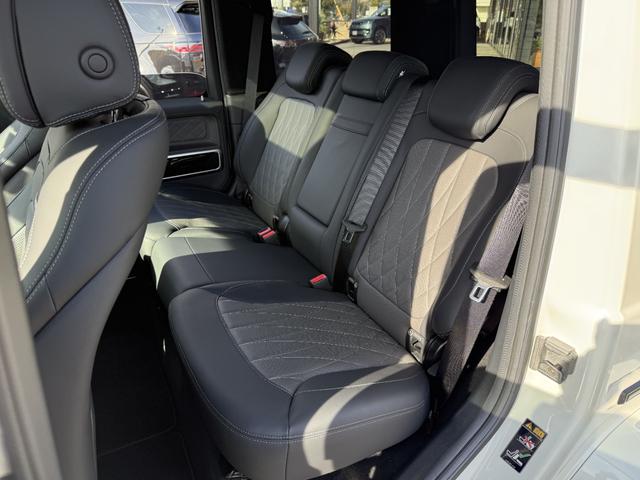Ｇクラス Ｇ６３　Ｇｍａｎｕｆａｋｔｕｒプログラムプラス　ボディ同色スペアタイヤリング　マットブラック２１インチホイール　チタニウムグレー／ブラックナッパレザーＭＰ４シートＨ　Ｆベンチレーション＆マッサージー（32枚目）