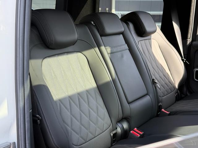 Ｇクラス Ｇ６３　Ｇｍａｎｕｆａｋｔｕｒプログラムプラス　ボディ同色スペアタイヤリング　マットブラック２１インチホイール　チタニウムグレー／ブラックナッパレザーＭＰ４シートＨ　Ｆベンチレーション＆マッサージー（33枚目）