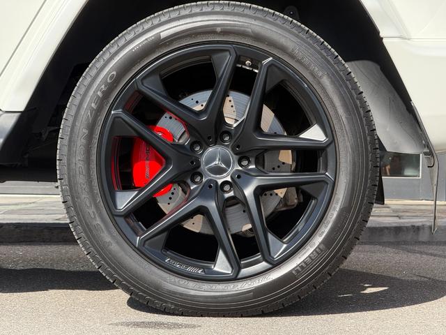 Ｇクラス Ｇ６３　Ｇｍａｎｕｆａｋｔｕｒプログラムプラス　ボディ同色スペアタイヤリング　マットブラック２１インチホイール　チタニウムグレー／ブラックナッパレザーＭＰ４シートＨ　Ｆベンチレーション＆マッサージー（52枚目）