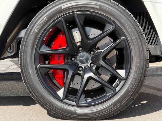 Ｇクラス Ｇ６３　Ｇｍａｎｕｆａｋｔｕｒプログラムプラス　ボディ同色スペアタイヤリング　マットブラック２１インチホイール　チタニウムグレー／ブラックナッパレザーＭＰ４シートＨ　Ｆベンチレーション＆マッサージー（72枚目）