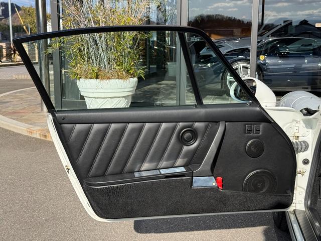 ９１１ ９１１カレラ２　ＭＹ１９９３　サンルーフ　ブラックレザーシート　純正１６インチＡＷ　ディーラー車　リアカメラ　スペアキー　ディーラー記録簿たくさんあり（68枚目）