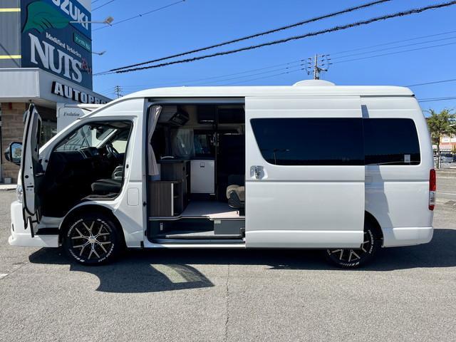 ハイエースバン レクビィ　カントリークラブ　リチウム４００Ａｈ　家庭用エアコン　ソーラーパネル　ＦＦヒーター　マルチルーム　シャワー　温水ボイラー　１９インチテレビ　冷蔵庫　電子レンジ　２段ベッド　マックスファン　モデリスタエアロ　全方位カメラ（6枚目）