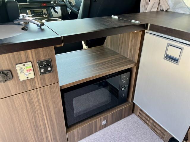 ハイエースバン レクビィ　カントリークラブ　リチウム４００Ａｈ　家庭用エアコン　ソーラーパネル　ＦＦヒーター　マルチルーム　シャワー　温水ボイラー　１９インチテレビ　冷蔵庫　電子レンジ　２段ベッド　マックスファン　モデリスタエアロ　全方位カメラ（16枚目）