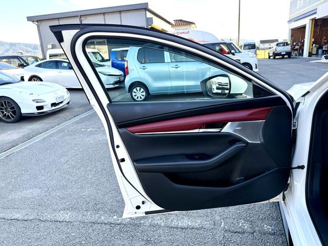 ＭＡＺＤＡ３ファストバック ＸＤバーガンディ　セレクション　全国１年保証付き　純正ナビ　フルセグＴＶ　Ｂｌｕｅｔｏｏｔｈ　　ＥＴＣ　バックモニター　電子パーキング　ＢＯＳＥサウンドシステム　ＬＥＤオートヘッドライト　クルコン　パワーシート（9枚目）