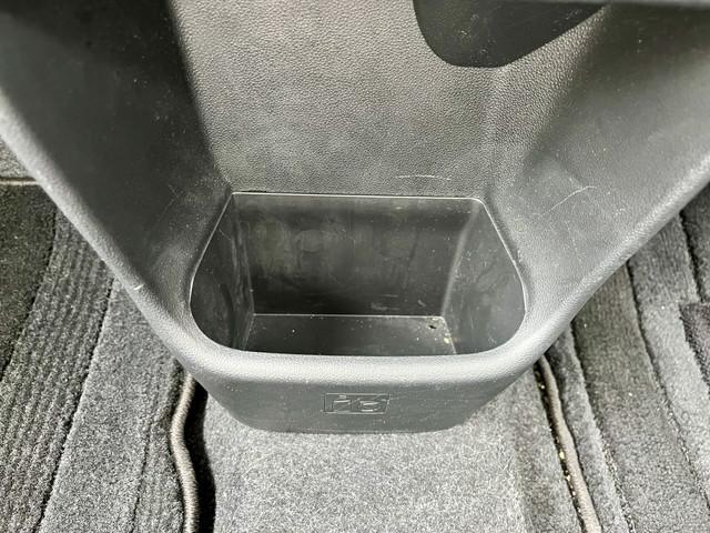 足元にちょっとした小物入れがあります！