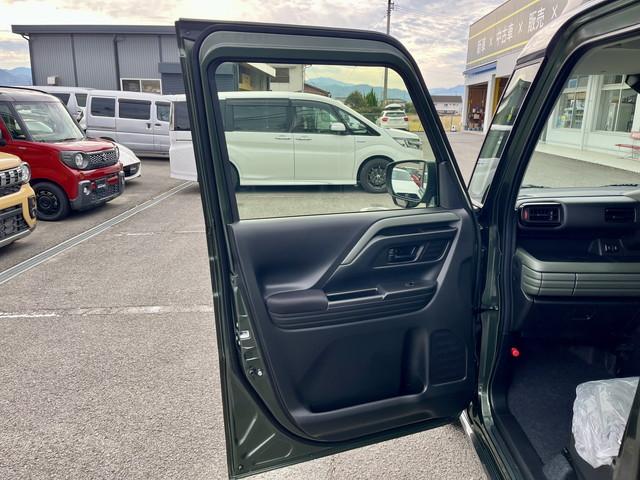 スペーシアギア ハイブリッドＸＺ　純正９インチナビ　フルセグ　全方位モニター　Ｂｌｕｅｔｏｏｔｈ　クルコン　シートヒーター　ステアリングヒーター　両側パワースライドドア　ヘッドアップディスプレイ　オートエアコン（6枚目）