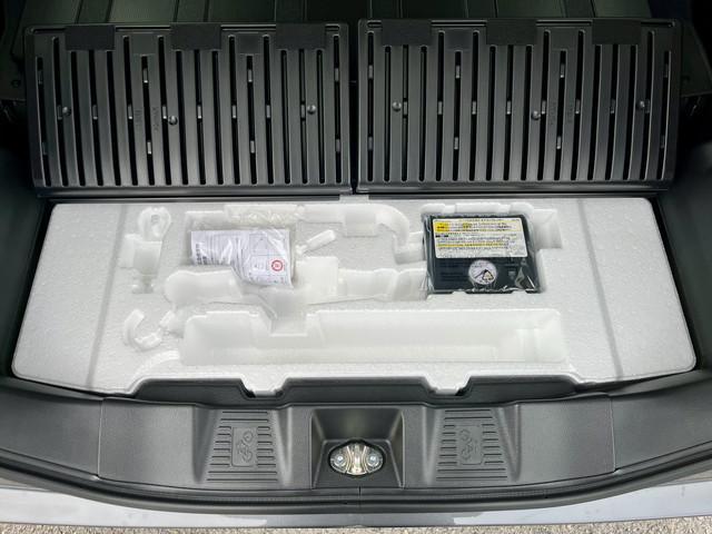 スペーシアギア ハイブリッドＸＺ　純正９インチナビ　フルセグ　全方位モニター　Ｂｌｕｅｔｏｏｔｈ　クルコン　シートヒーター　ステアリングヒーター　両側パワースライドドア　ヘッドアップディスプレイ　オートエアコン（17枚目）