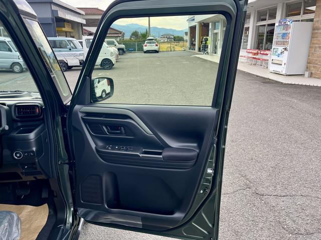 スペーシアギア ハイブリッドＸＺ　純正９インチナビ　フルセグ　全方位モニター　Ｂｌｕｅｔｏｏｔｈ　クルコン　シートヒーター　ステアリングヒーター　両側パワースライドドア　ヘッドアップディスプレイ　オートエアコン（22枚目）