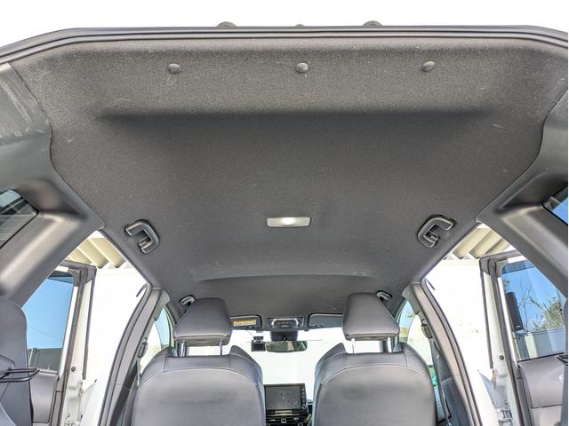 カローラクロス ハイブリッド Z 4WD・純正ナビ・全方位モニター・ETC・前後ドライブレコーダー・パワーバックドア・デュアルエアコン・社外ドリンクホルダー・純正アルミホイール・アダプティブクルーズコントロール(12枚目)