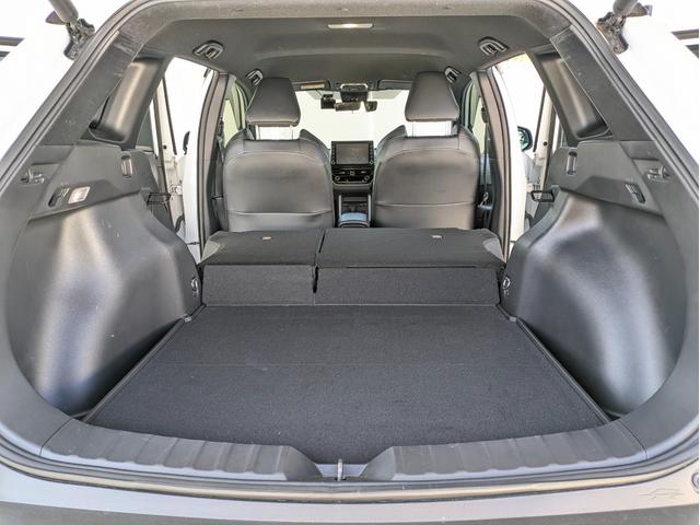 カローラクロス ハイブリッド Z 4WD・純正ナビ・全方位モニター・ETC・前後ドライブレコーダー・パワーバックドア・デュアルエアコン・社外ドリンクホルダー・純正アルミホイール・アダプティブクルーズコントロール(31枚目)