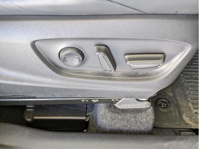 カローラクロス ハイブリッド Z 4WD・純正ナビ・全方位モニター・ETC・前後ドライブレコーダー・パワーバックドア・デュアルエアコン・社外ドリンクホルダー・純正アルミホイール・アダプティブクルーズコントロール(40枚目)