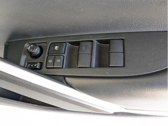 カローラクロス ハイブリッド Z 4WD・純正ナビ・全方位モニター・ETC・前後ドライブレコーダー・パワーバックドア・デュアルエアコン・社外ドリンクホルダー・純正アルミホイール・アダプティブクルーズコントロール(41枚目)