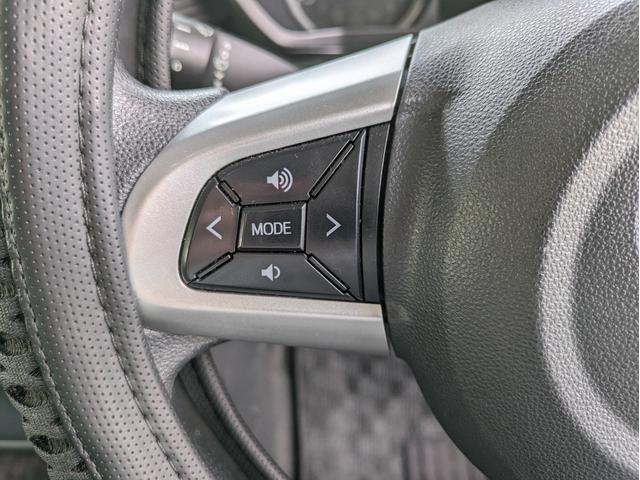 【左側ステアリングリモコン】オーディオの音量調節やチャンネル変更ができます。（※車種やグレードによって変わります。）