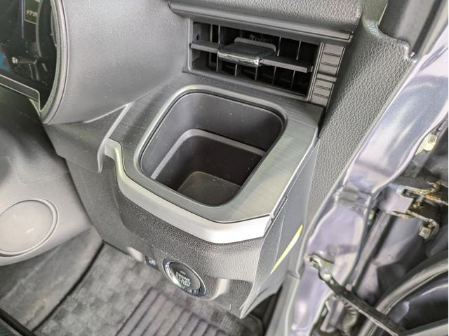 【運転席側ドリンクホルダー】