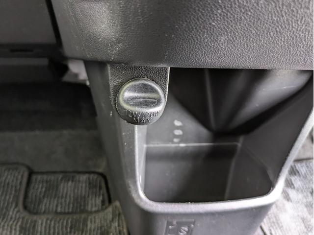 【シガーソケット】スマホの充電をしたりドライブレコーダーの電源を取ったり、様々なシーンで役立ちます。