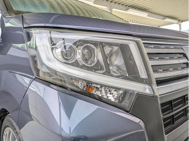 【ヘッドライト】中古車だと黄ばみや曇りが出がちですが、磨きを掛けて目立ちにくくしております。別途有料でさらにクリアになるヘッドライトコーティングのオプションもご用意しております。