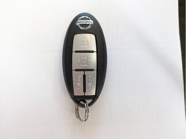 セレナ ｅ－パワー　ハイウェイスターＶ　９インチナビ・全方位モニター・ＥＴＣ・デジタルインナーミラー・プロパイロット・前方ドライブレコーダー・ハンドルヒーター・運転席＆助手席シートヒーター・純正アルミホイール（28枚目）