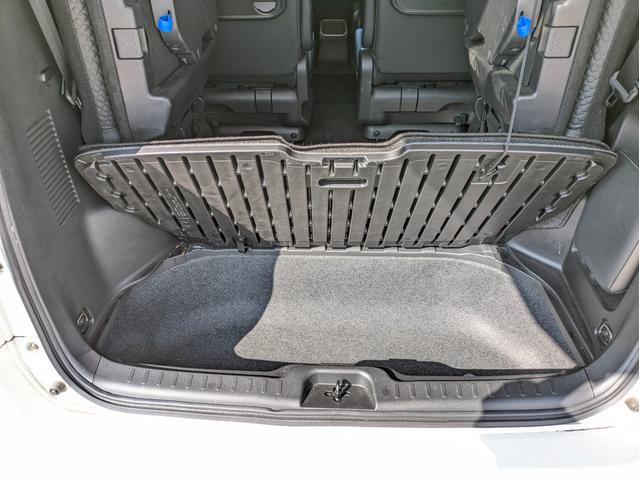 セレナ ｅ－パワー　ハイウェイスターＶ　９インチナビ・全方位モニター・ＥＴＣ・デジタルインナーミラー・プロパイロット・前方ドライブレコーダー・ハンドルヒーター・運転席＆助手席シートヒーター・純正アルミホイール（31枚目）