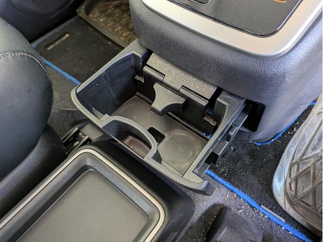 セレナ ｅ－パワー　ハイウェイスターＶ　９インチナビ・全方位モニター・ＥＴＣ・デジタルインナーミラー・プロパイロット・前方ドライブレコーダー・ハンドルヒーター・運転席＆助手席シートヒーター・純正アルミホイール（57枚目）