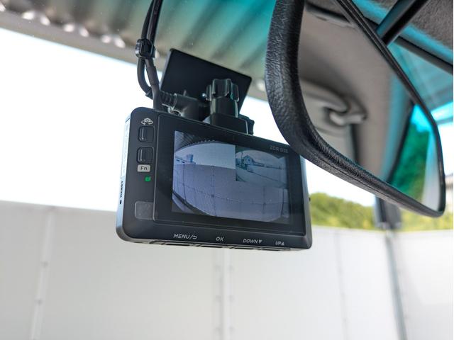 【ドライブレコーダー】安心、安全なドライブには必須！あおり運転や事故に遭遇した際も映像で記録が残るので安心です。