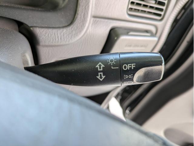 【ウィンカー】右側ウィンカー。ライトの操作部分です。