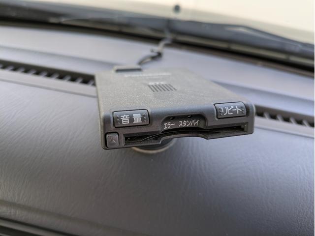 【ＥＴＣ】その場で支払う必要もなく、高速道路の料金所をスムーズに通過！スマートＩＣ、ＥＴＣのみのインターチェンジも増えてきたのであると非常に便利です。