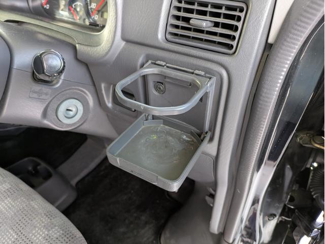 【運転席側ドリンクホルダー】