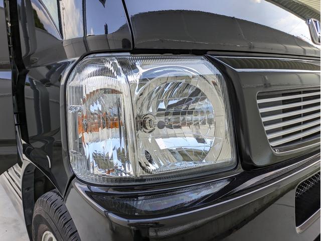 【ヘッドライト】中古車だと黄ばみや曇りが出がちですが、磨きを掛けて目立ちにくくしております。別途有料でさらにクリアになるヘッドライトコーティングのオプションもご用意しております。