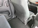 【助手席シート後ろ】ポケットに冊子を入れたり、フックに買い物袋を掛けたり、想像以上に使い勝手のいい部分です。