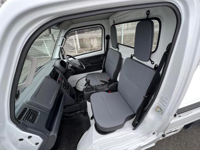 4WD KC ABS/エアバッグ 運転席/エアバッグ 助手席/衝突安全ボディ/パワーステアリング/禁煙車/4WD/マニュアルエアコン/最大積載量350kg/デュアルエアバッグ/アクセサリーソケット/間欠ワイパー(6枚目)