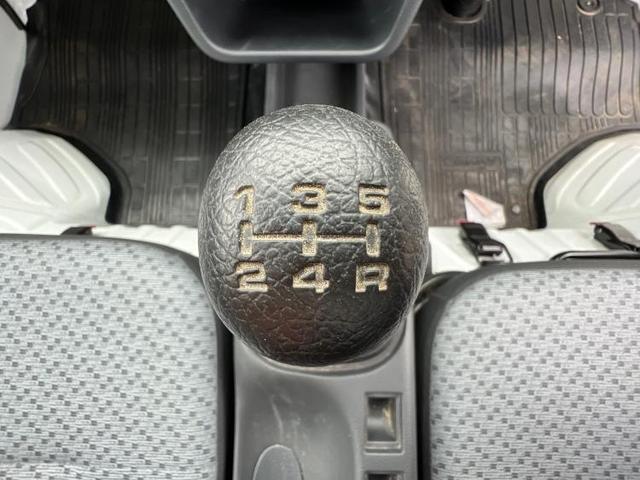 4WD KC ABS/エアバッグ 運転席/エアバッグ 助手席/衝突安全ボディ/パワーステアリング/禁煙車/4WD/マニュアルエアコン/最大積載量350kg/デュアルエアバッグ/アクセサリーソケット/間欠ワイパー(13枚目)