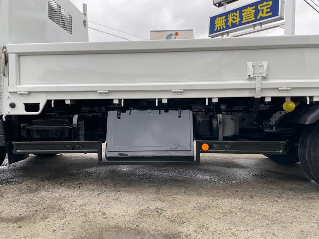 　３０００ｃｃ　標準ロング　ロング　３ｔ　３トン　５速　５ＭＴ　荷台内寸長さ４３５幅１８０　平ボディ　荷台鉄板張り　ＥＴＣ　電動格納ミラー　ナビ　　パワーウインドウ　外装仕上げ済み　２ｔ　２トン(18枚目)