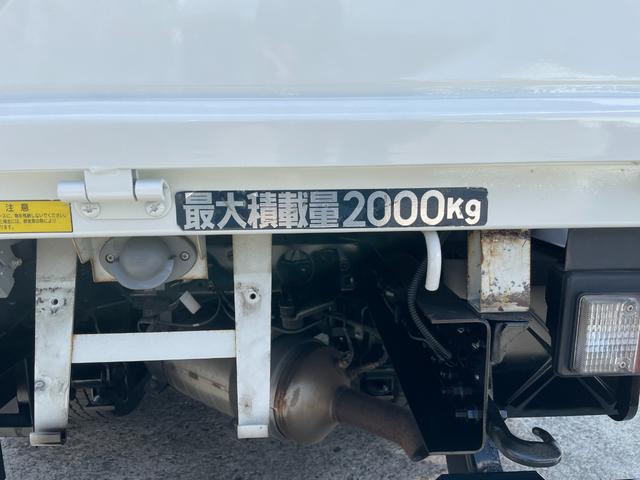 キャンター 　２９９０ｃｃ　２ｔ　２トン　平ボディ　全低床　内外装仕上げ済み　ＡＴ　オートマ　３人乗り　車両総重量４４１５Ｋｇ　積載量２０００Ｋｇ　走行７２０００Ｋ　アオリカバー付　荷台鉄板張り　ＥＴＣ（33枚目）